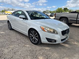 2011 Volvo C70 - Exterior Front Right Corner Image
